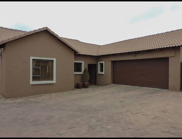 3 BEDROOM HOUSE FOR SALE IN THATCHFIELD